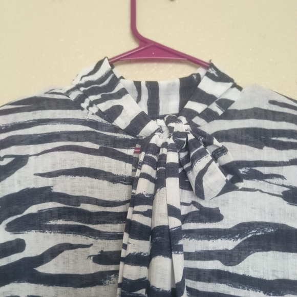 Nine west Top with navy blue and white animal print collar Long ties Medium Size - Picture 6 of 13